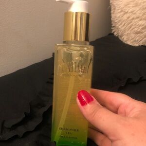 Byroe chamomile cleanser